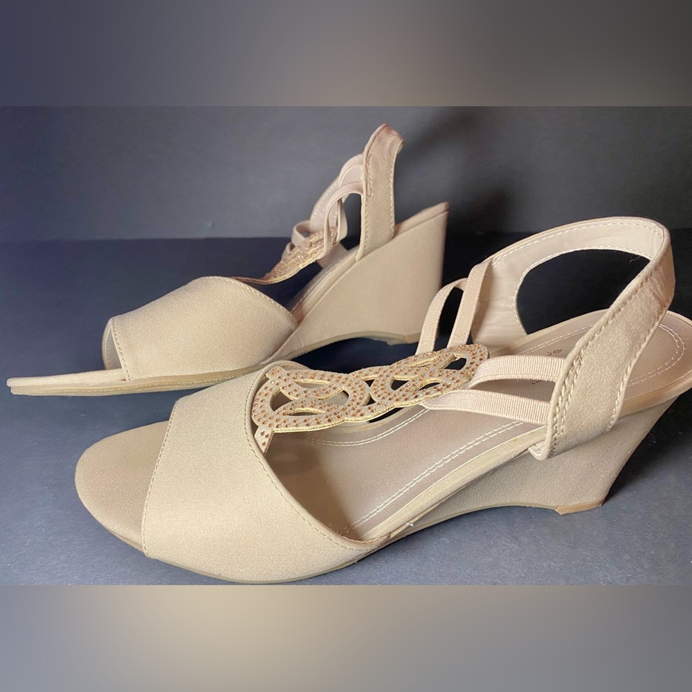 Impo Women's Rhinestone Cutout Wedge Sandals Beige Cream Strappy Size 9M - Picture 5 of 6